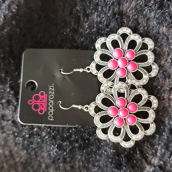 paparazzi Jewelry - Silver Flower Pedal Pink Dotted Earrings